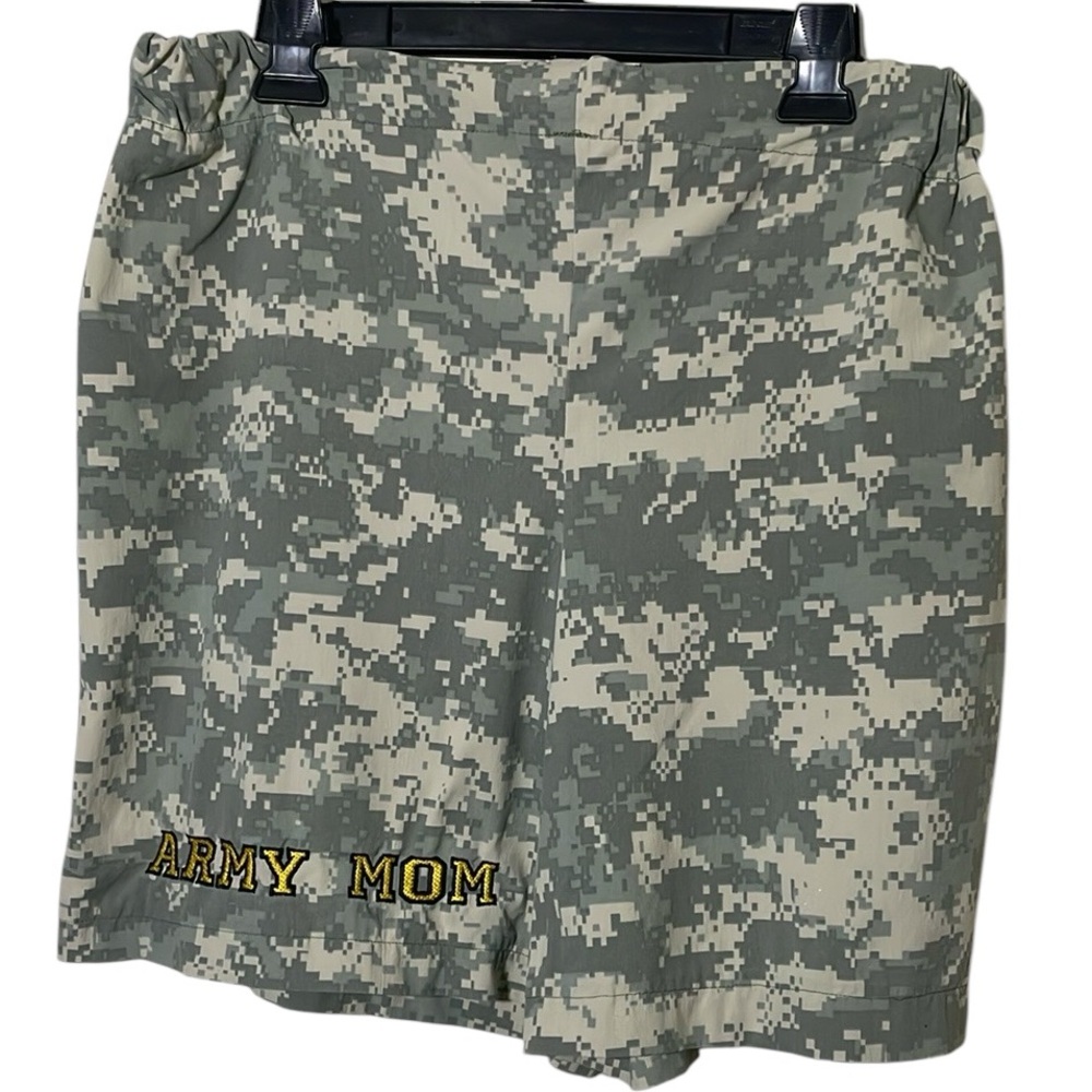 Camouflage Army Mom Stretchy Shorts